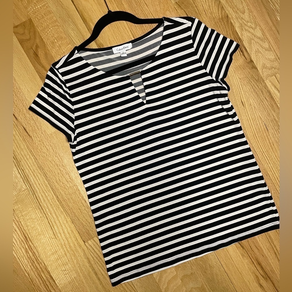 Calvin Klein Black & White Striped Shirt Keyhole Neck Size Medium